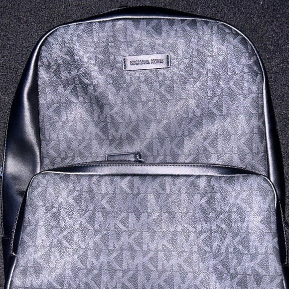 MICHAEL KORS EVERETT BLACK BACKPACK (never been used tag ripped off)